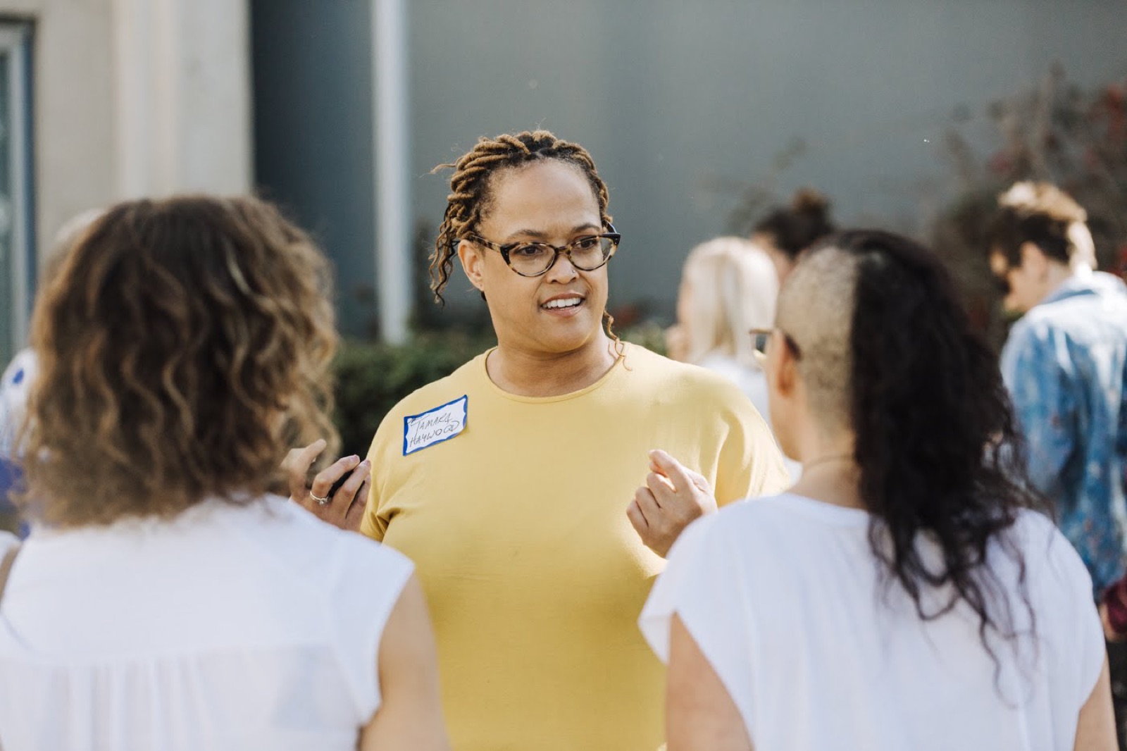 Women talking during a break at Simone's 2018 summit